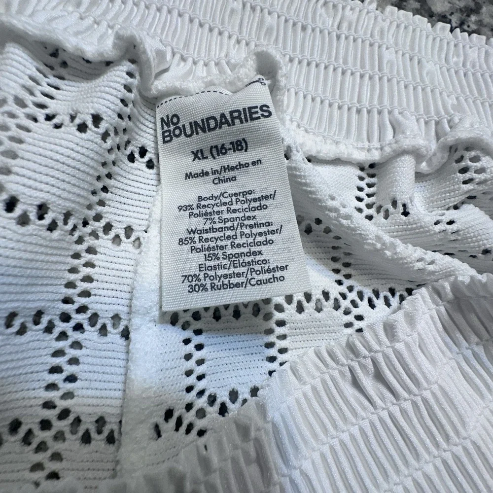 Crochet White Board Short Size XL (16-18) Women's Vacay Resort Wear‎